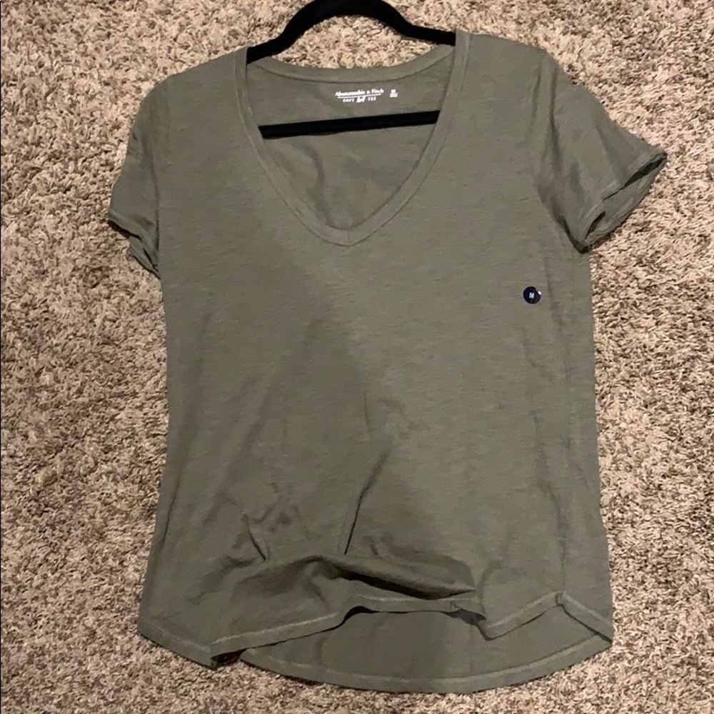 BNWT green tshirt